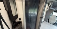 The two articulated doors that make up the bathroom of the Grand