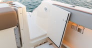 Boston-Whaler-330-Vantage-transom-entry