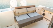 Boston-Whaler-330-Vantage-transom-seat
