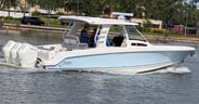 Boston Whaler 350 Realm