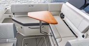 Sea-Ray-230-SDX-Surf-cockpit-table