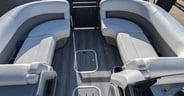 Bennington-23-M-Fastback-forward-seating