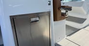 Jeanneau-TH33-fridge