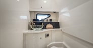 Sea-Ray-SLX-360-head
