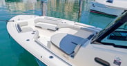 Boston Whaler 330 Outrage 2026 bow-body