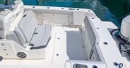 Boston Whaler 330 Outrage 2026 cockpit-body