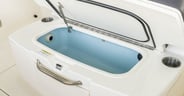 Boston Whaler 330 Outrage 2026 livewell-body