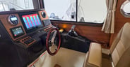 Ranger Tugs R-25 helm-body