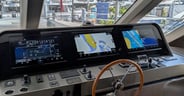 Azimut-Magellano-30M-helm-dash