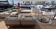 Azimut-Magellano-30M-upper-deck-lounges
